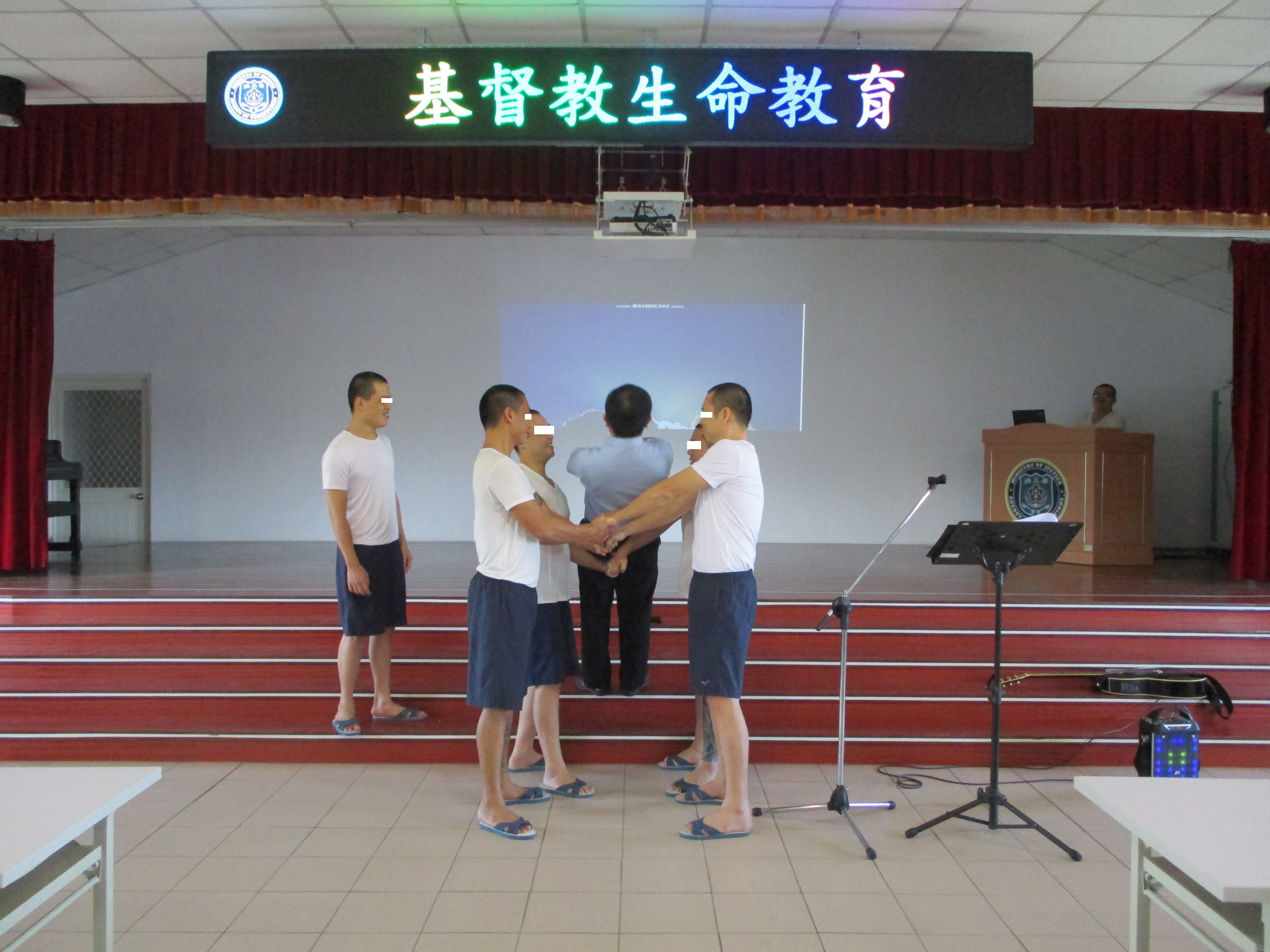 金貴羅牧師與收容人參與團建活動