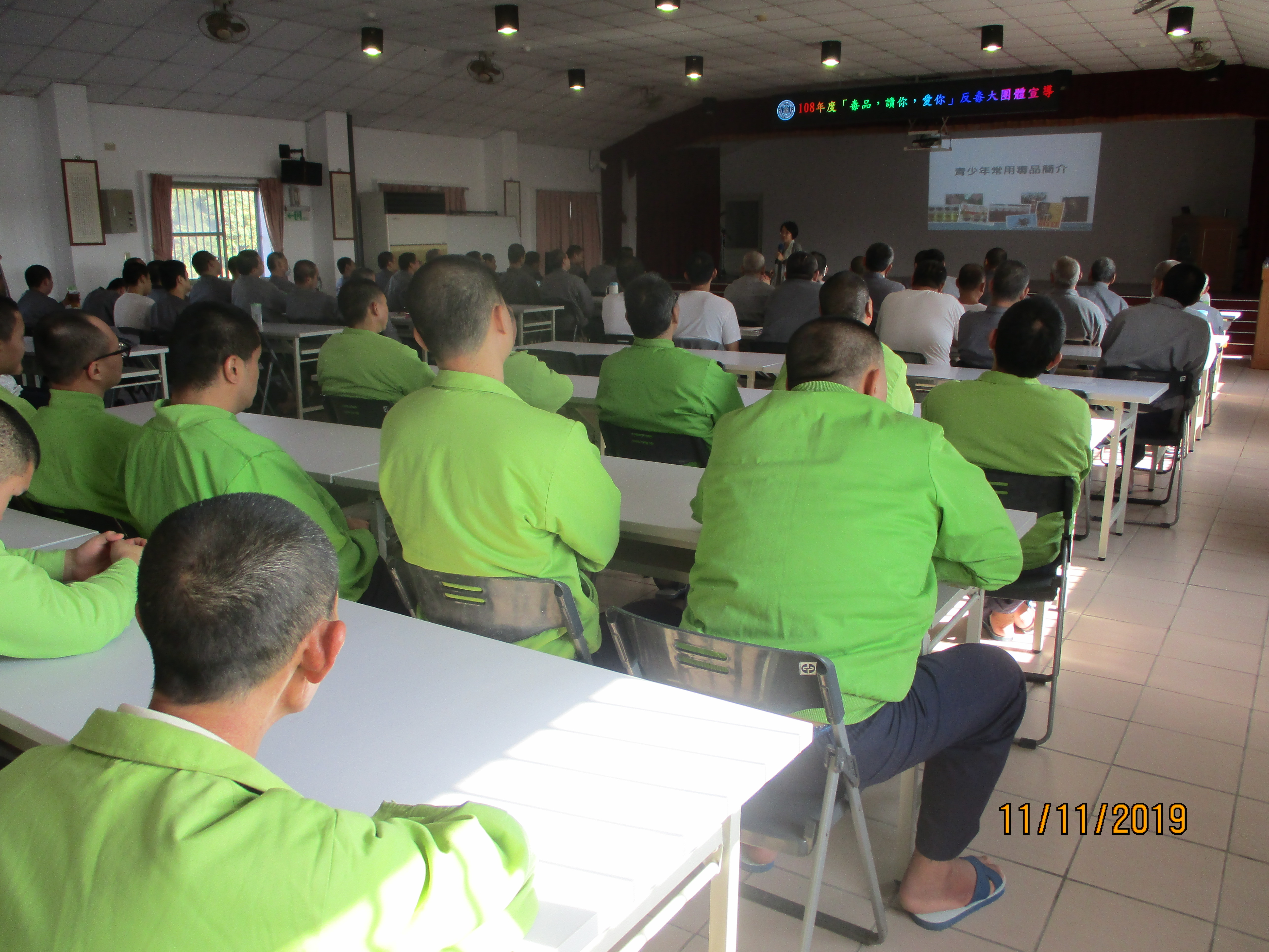 心理師宣導家庭支持對於戒毒的重要性