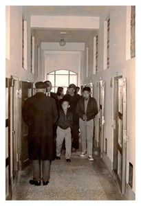 民國62年-受刑人及被告親屬參觀本監舍房