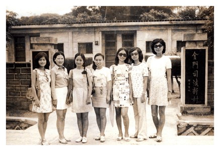 民國61年-金門戰鬥營蒞監訪問於司法新村前合影
