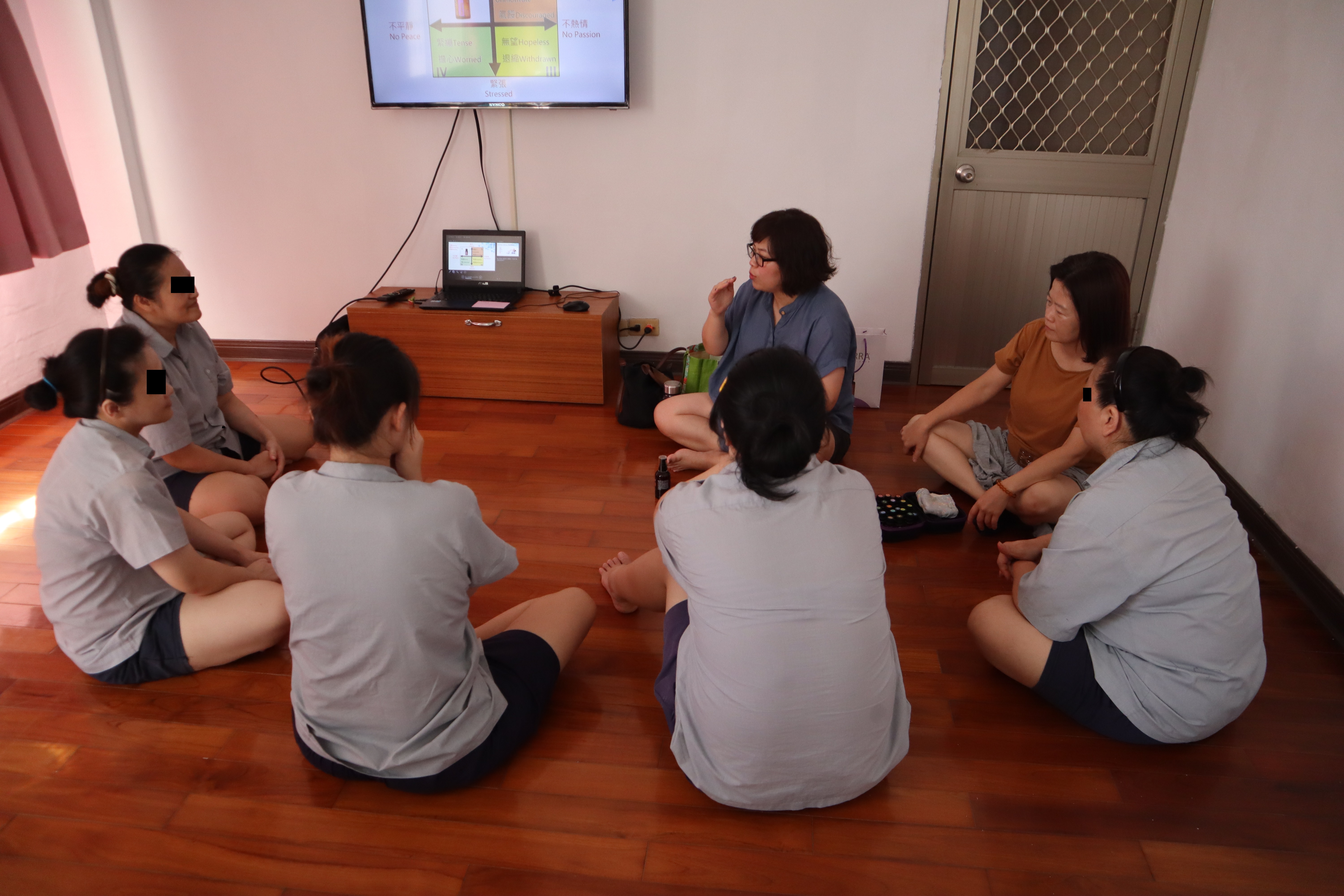 Inmates focus on listening