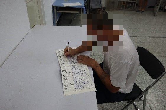 收容人認真書寫