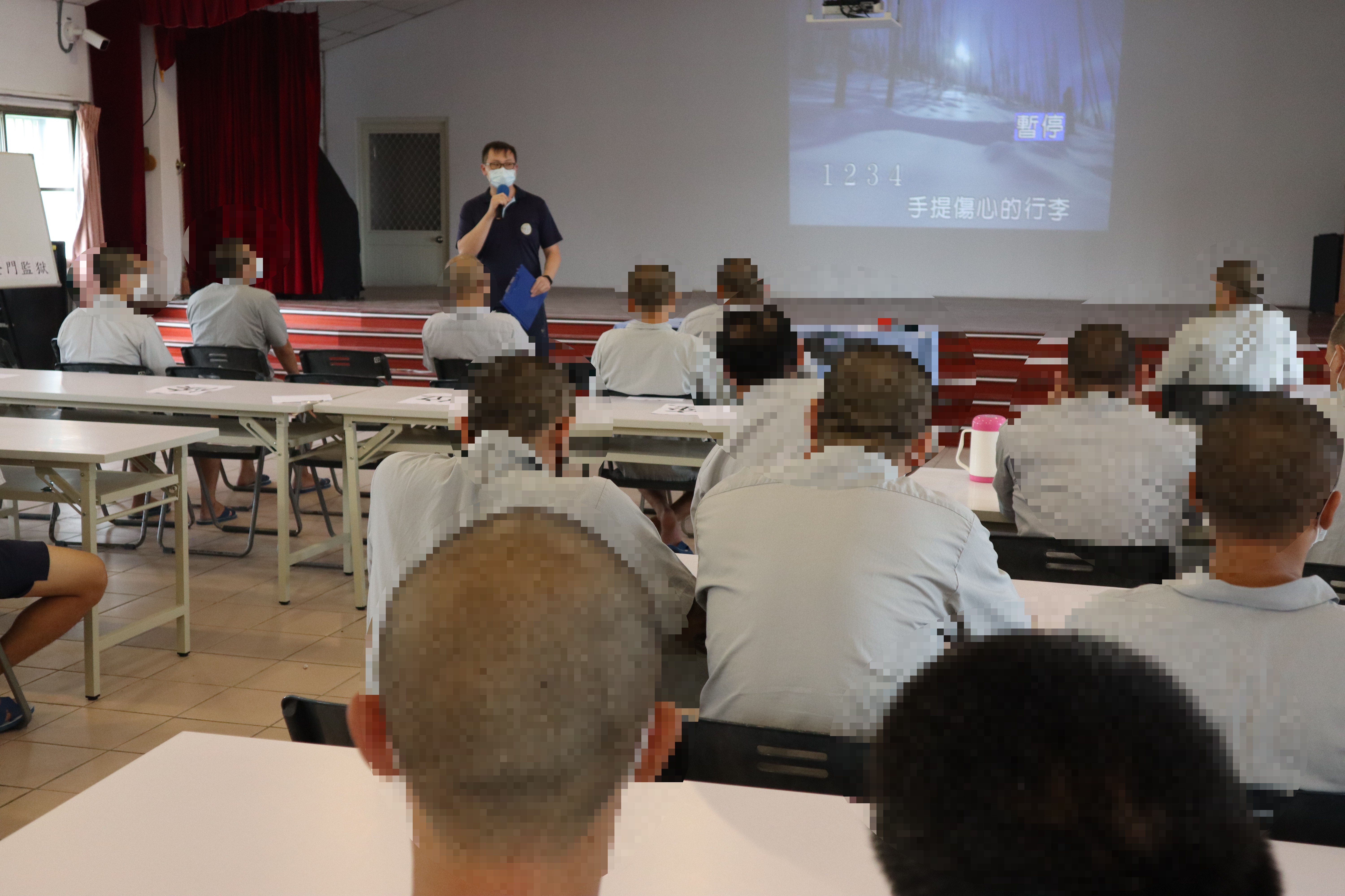 Instructor introduces competition rules