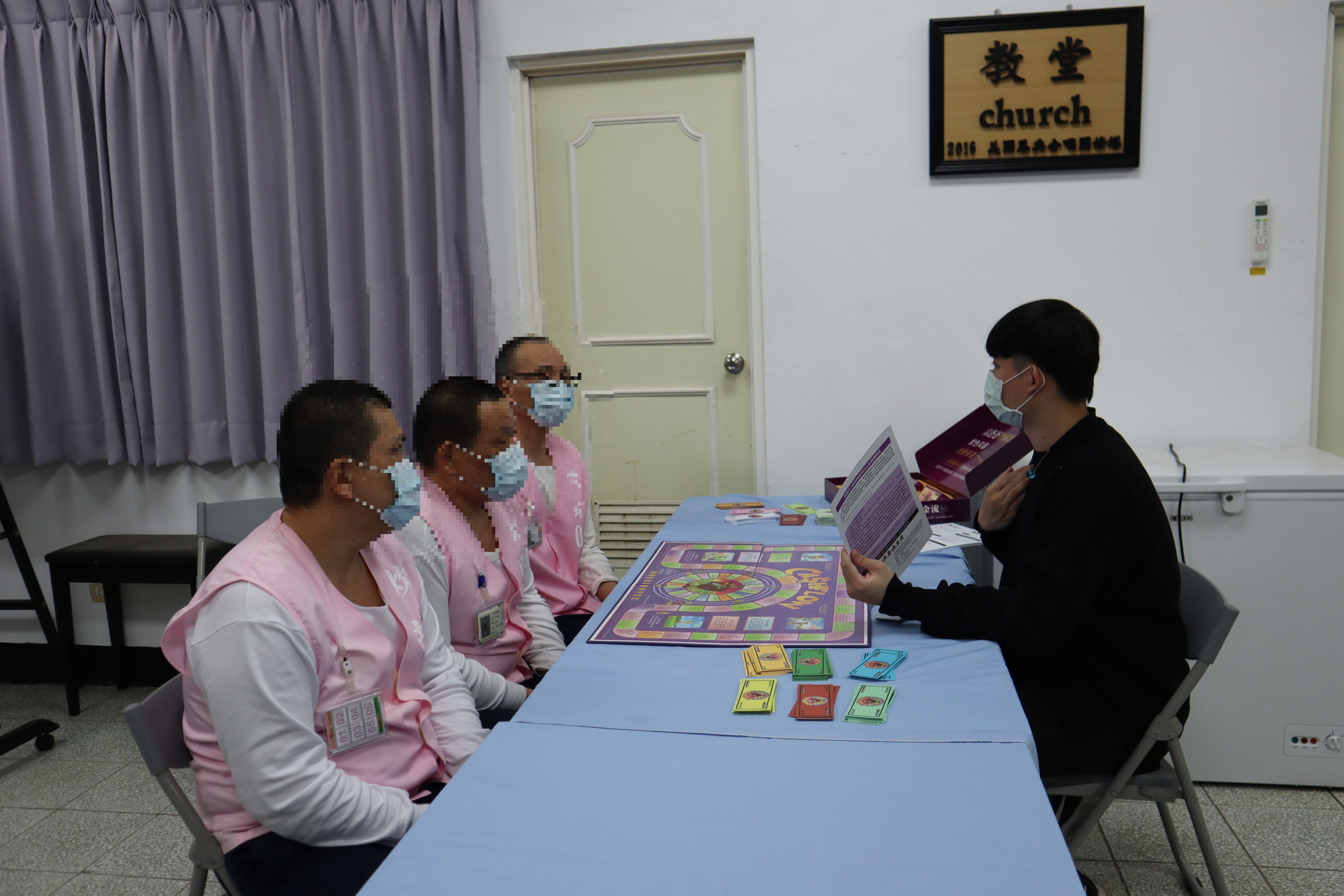 社工員介紹桌遊遊玩規則