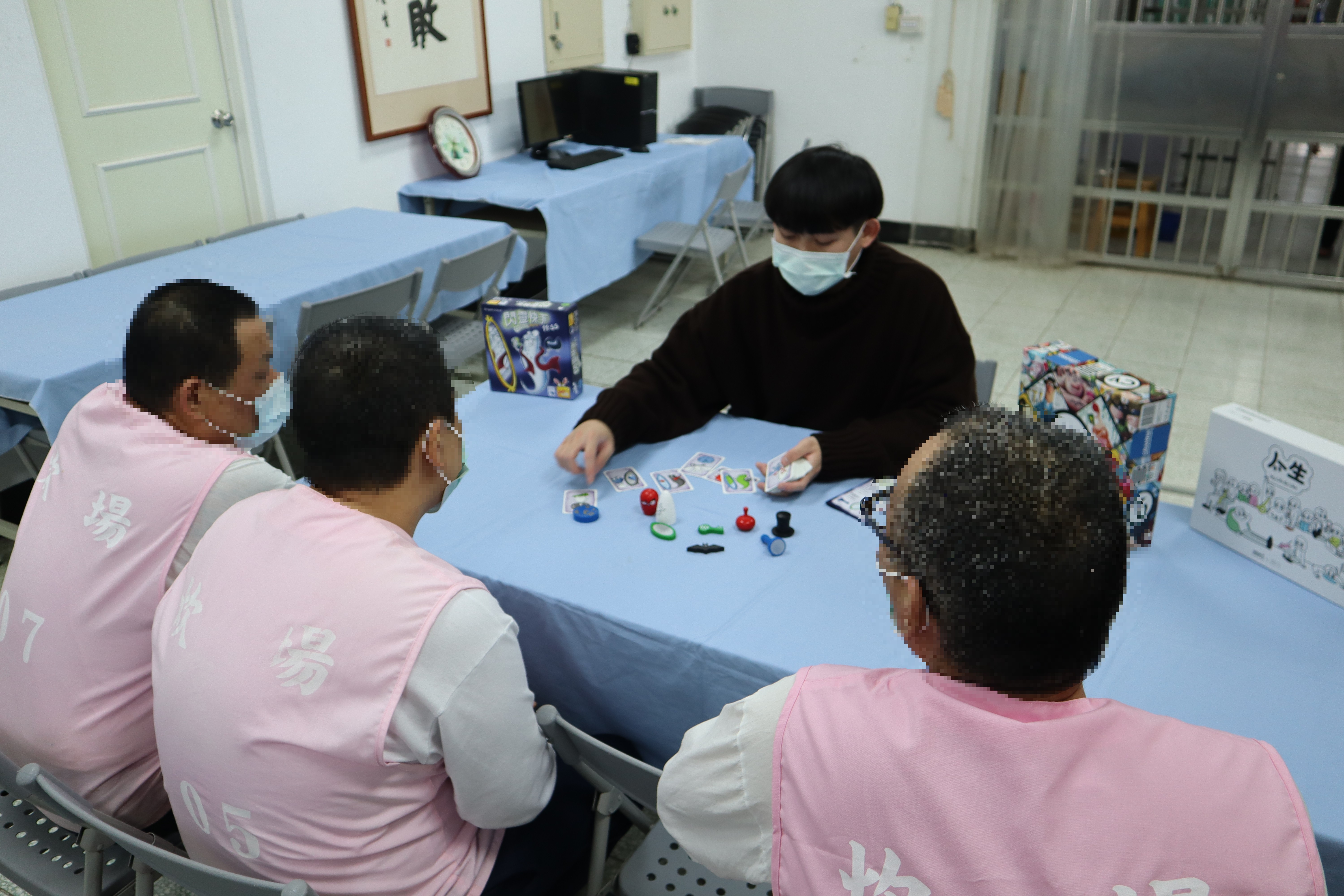 社工員介紹桌遊(Social workers introduce board games)