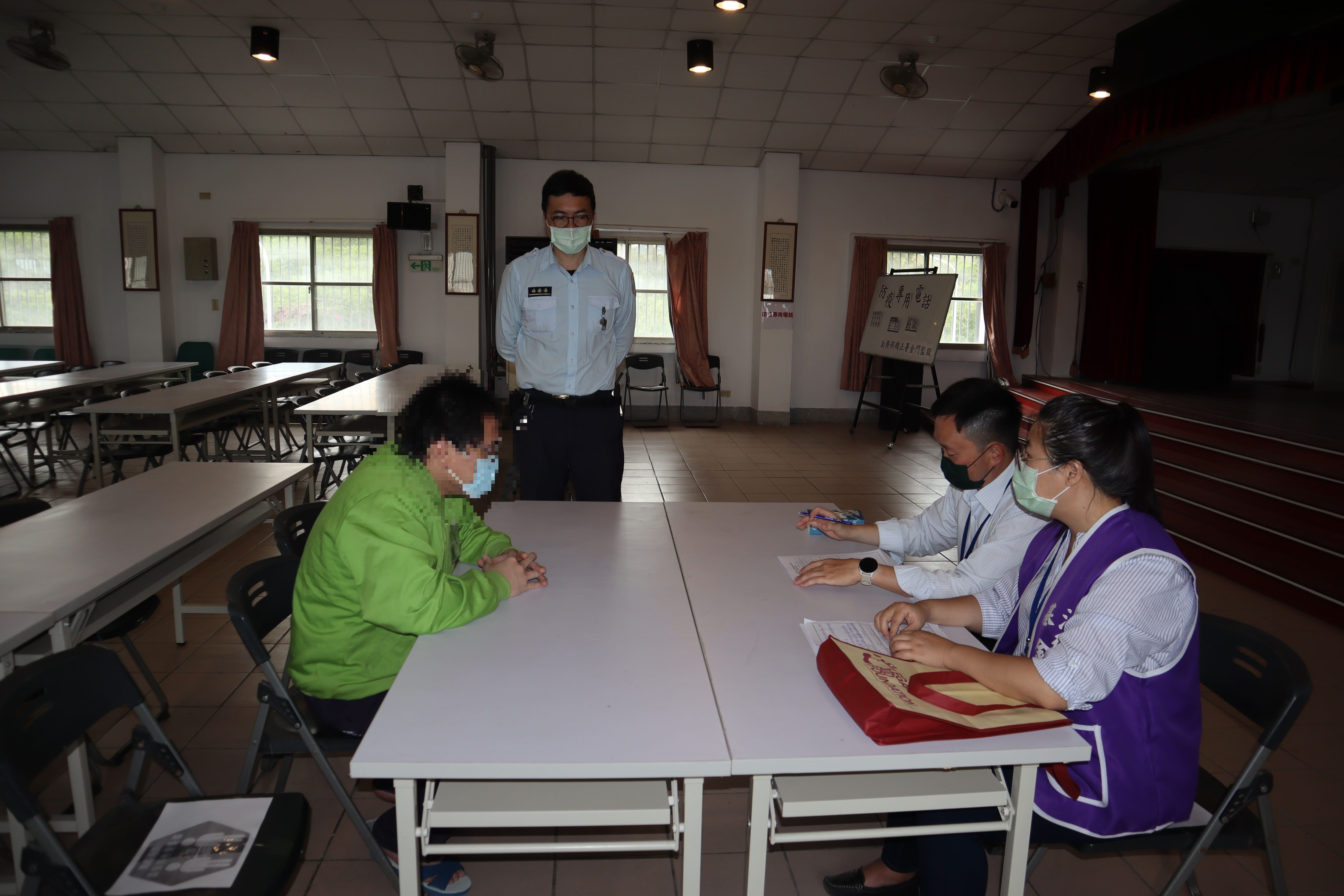 律師與被告羈押受刑人進行法律諮詢