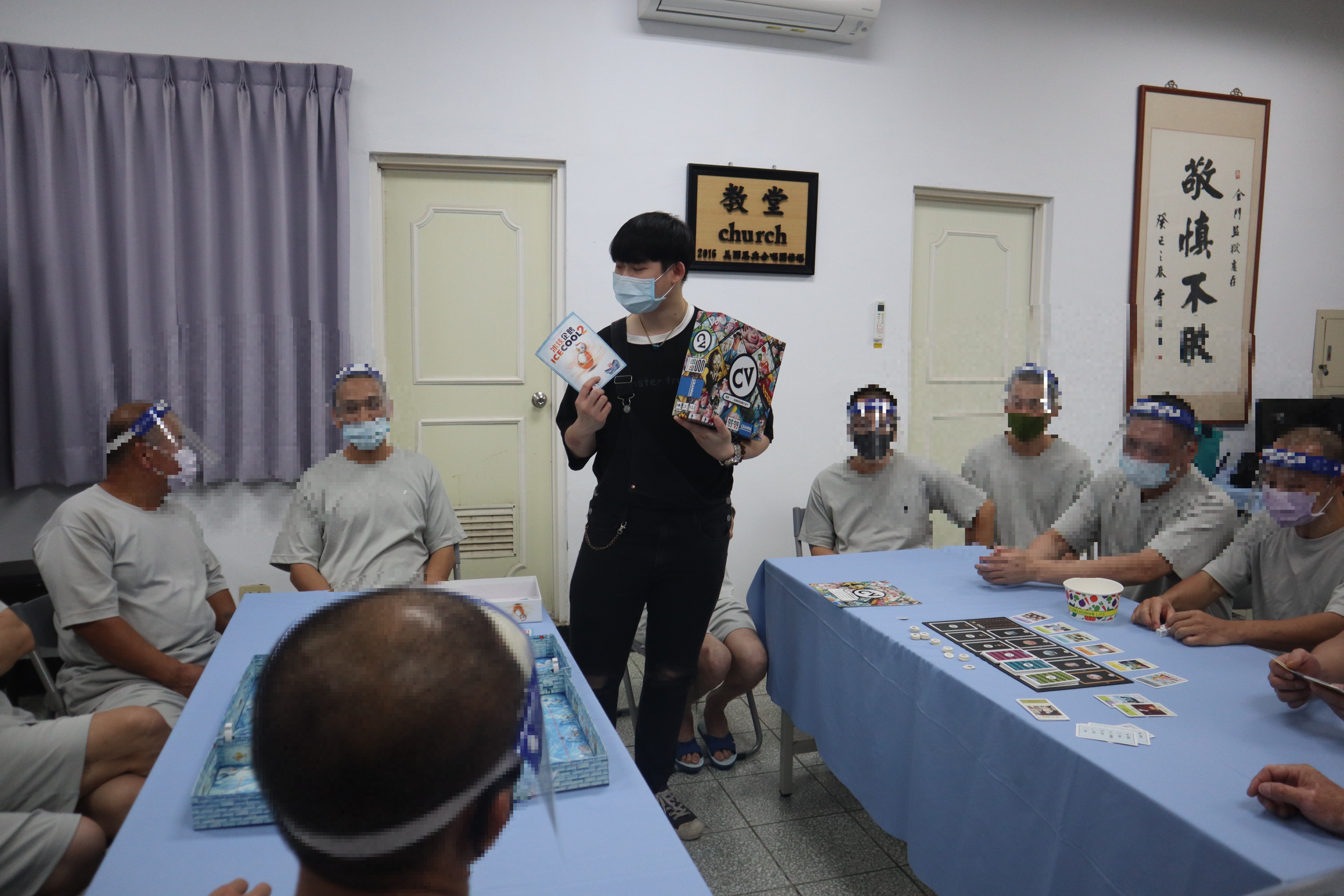社工員介紹本次使用的桌遊