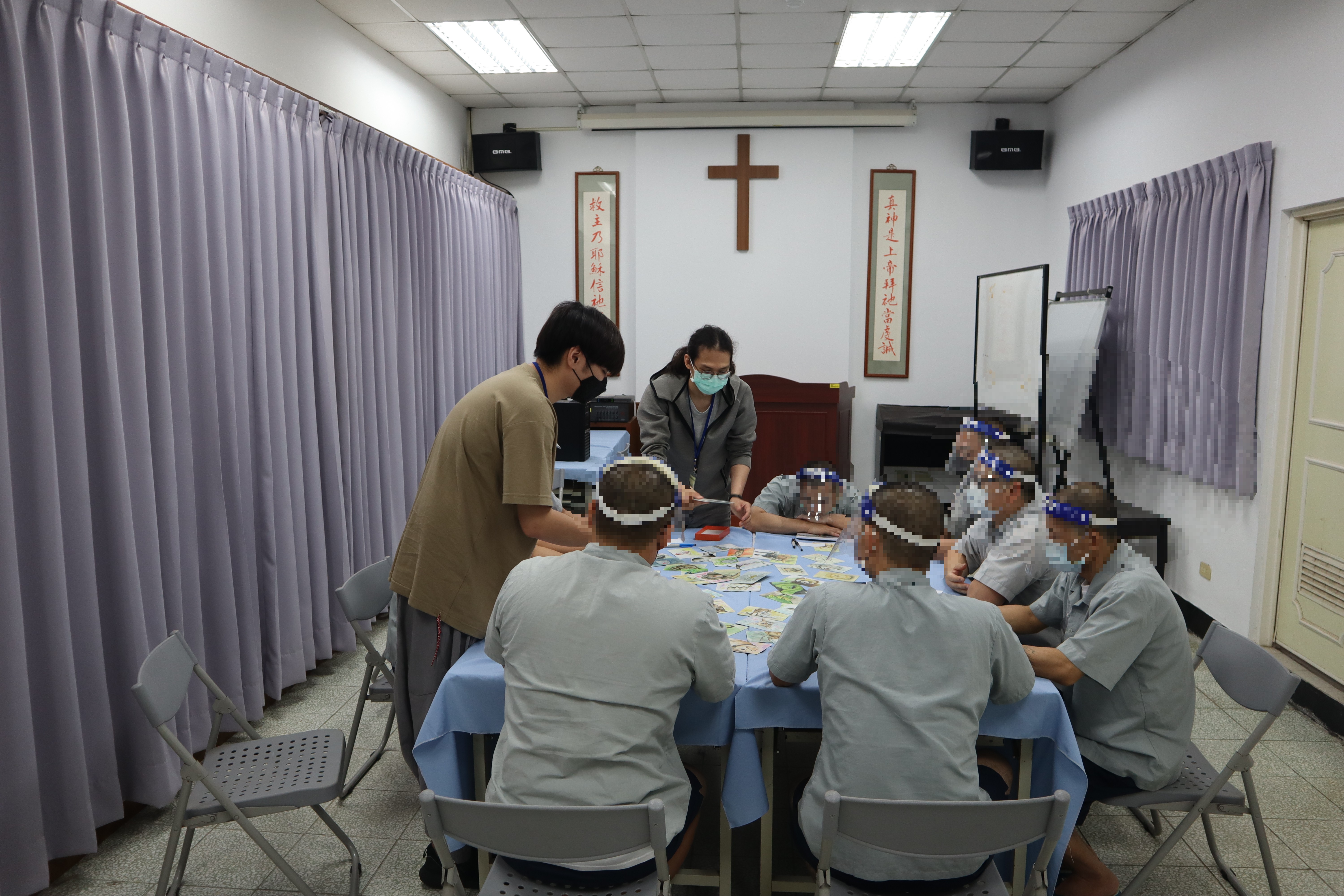 心理師與收容人互動