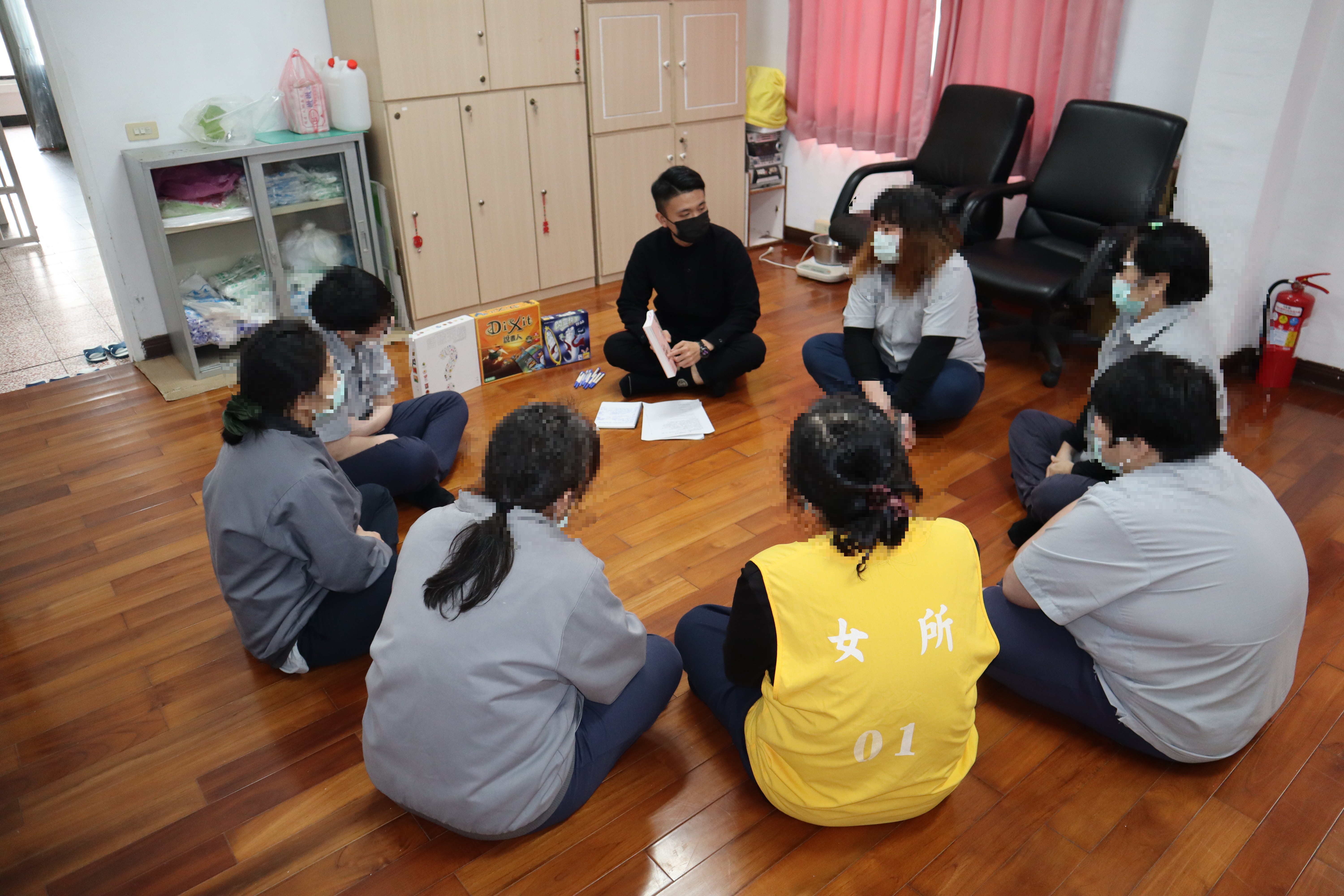 psychological counselor use books to interact with inmates