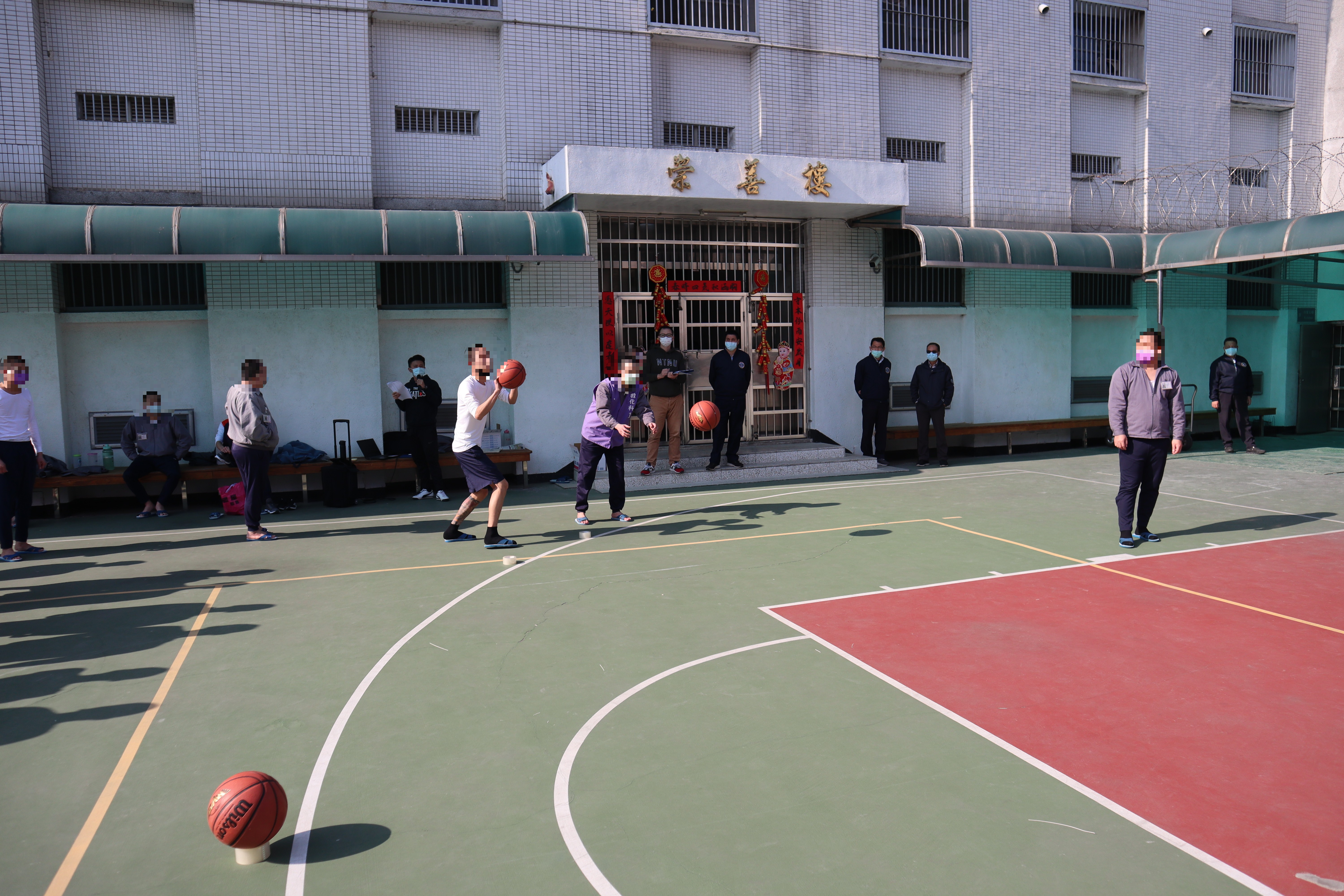 Container prepares for game start and warms up with pitching
