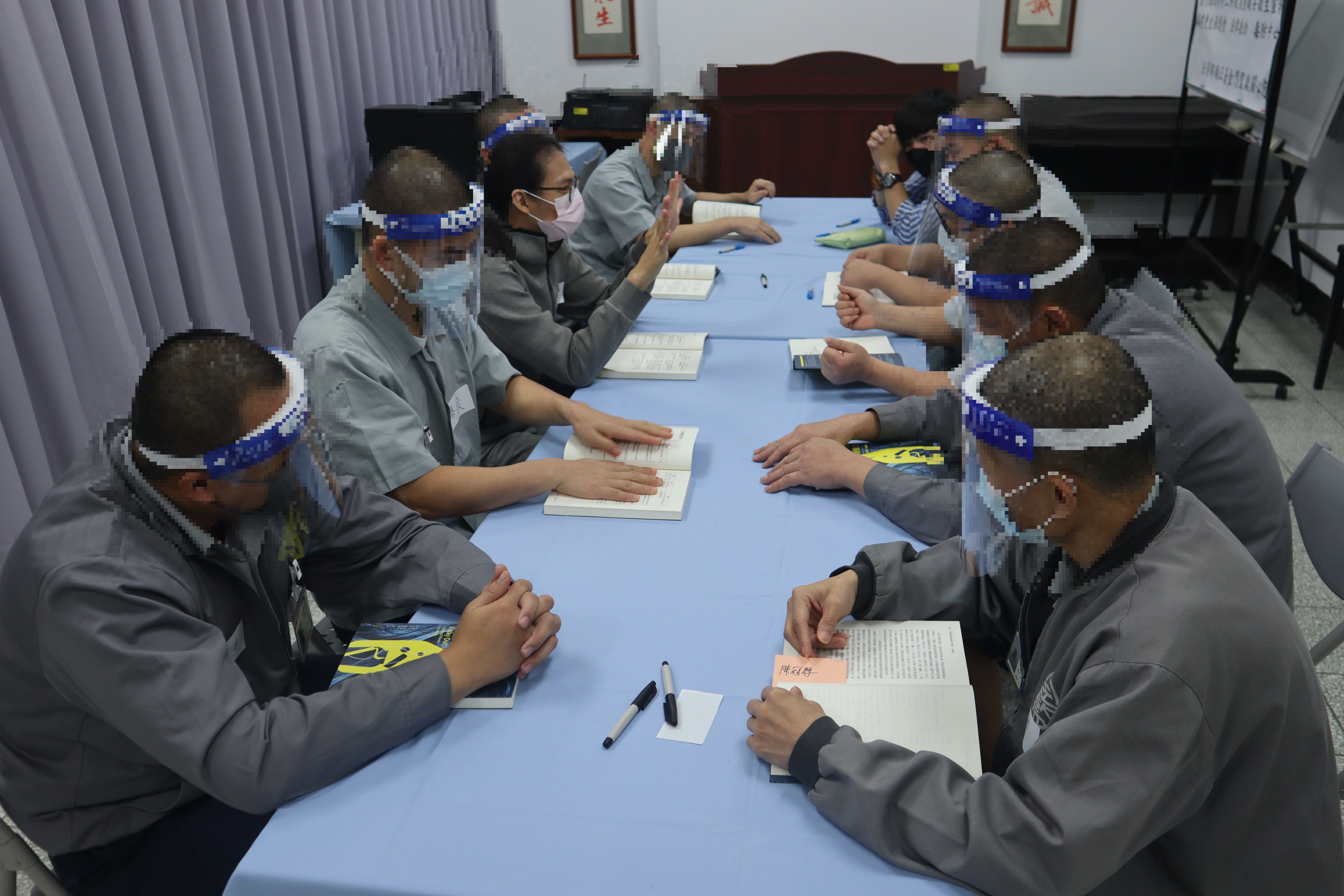 Psychologists tell inmates the importance of 12 steps to quit addiction