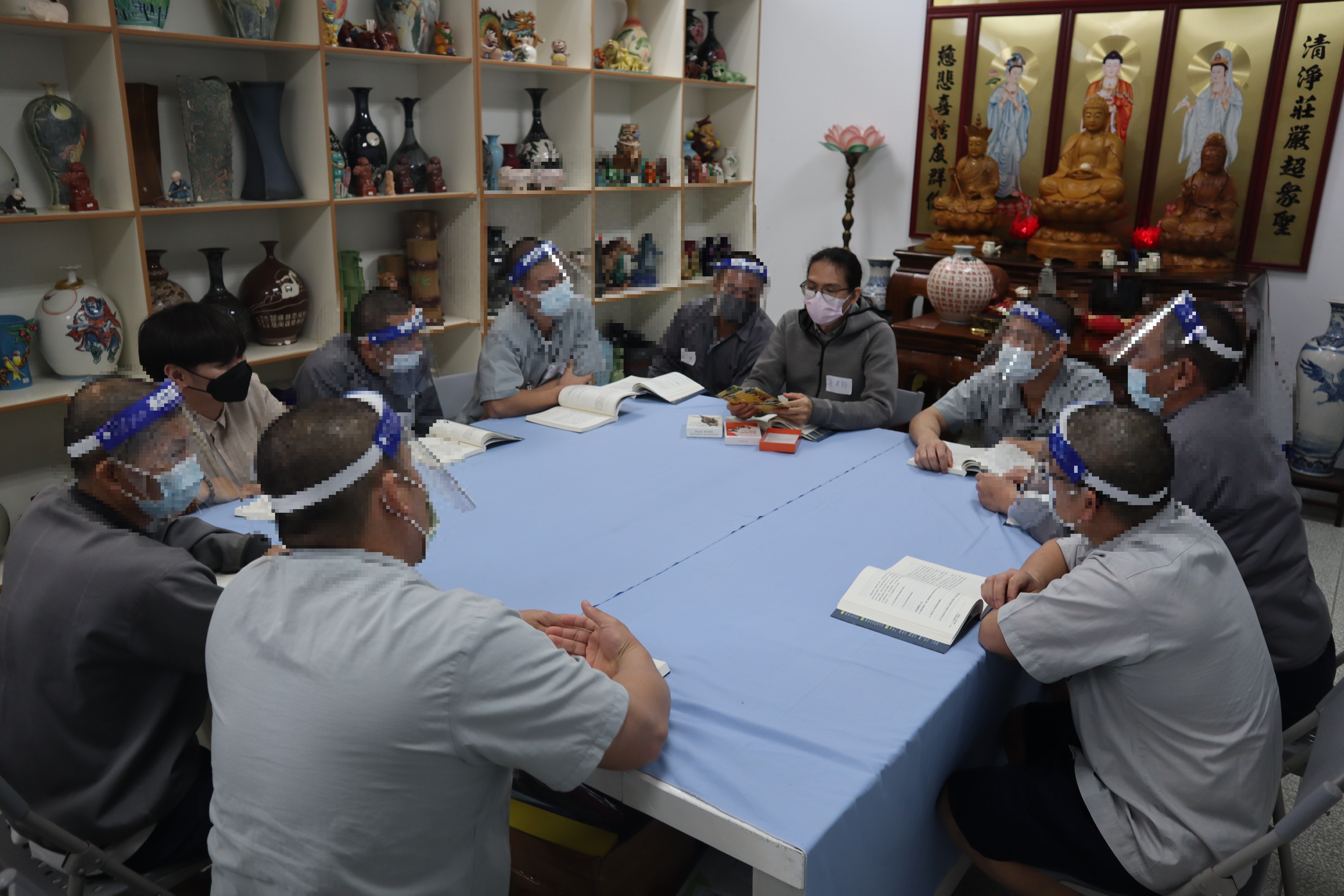 In-depth dialogue between psychologists and inmates