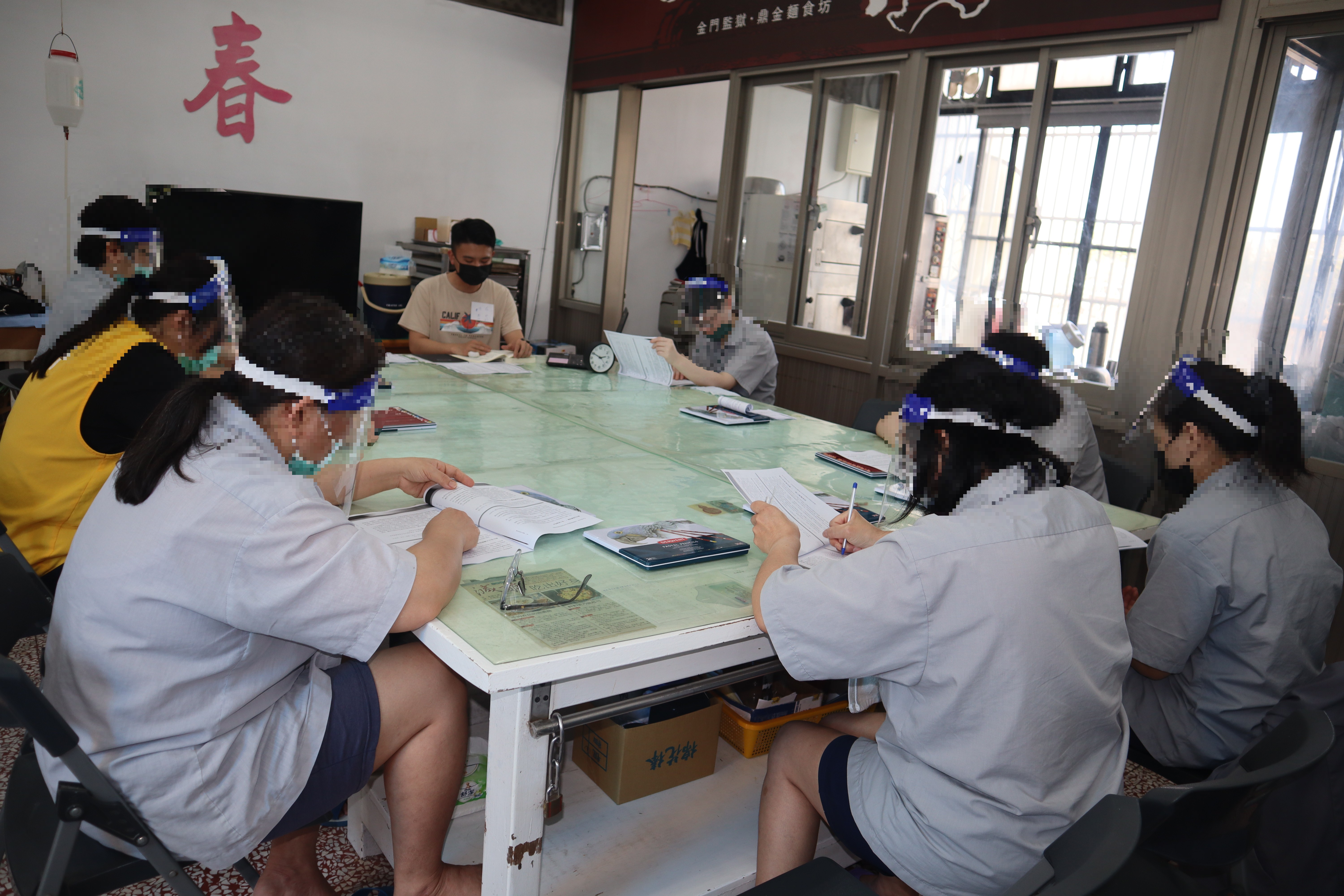 Psychological counselors and inmates read the books shared this time