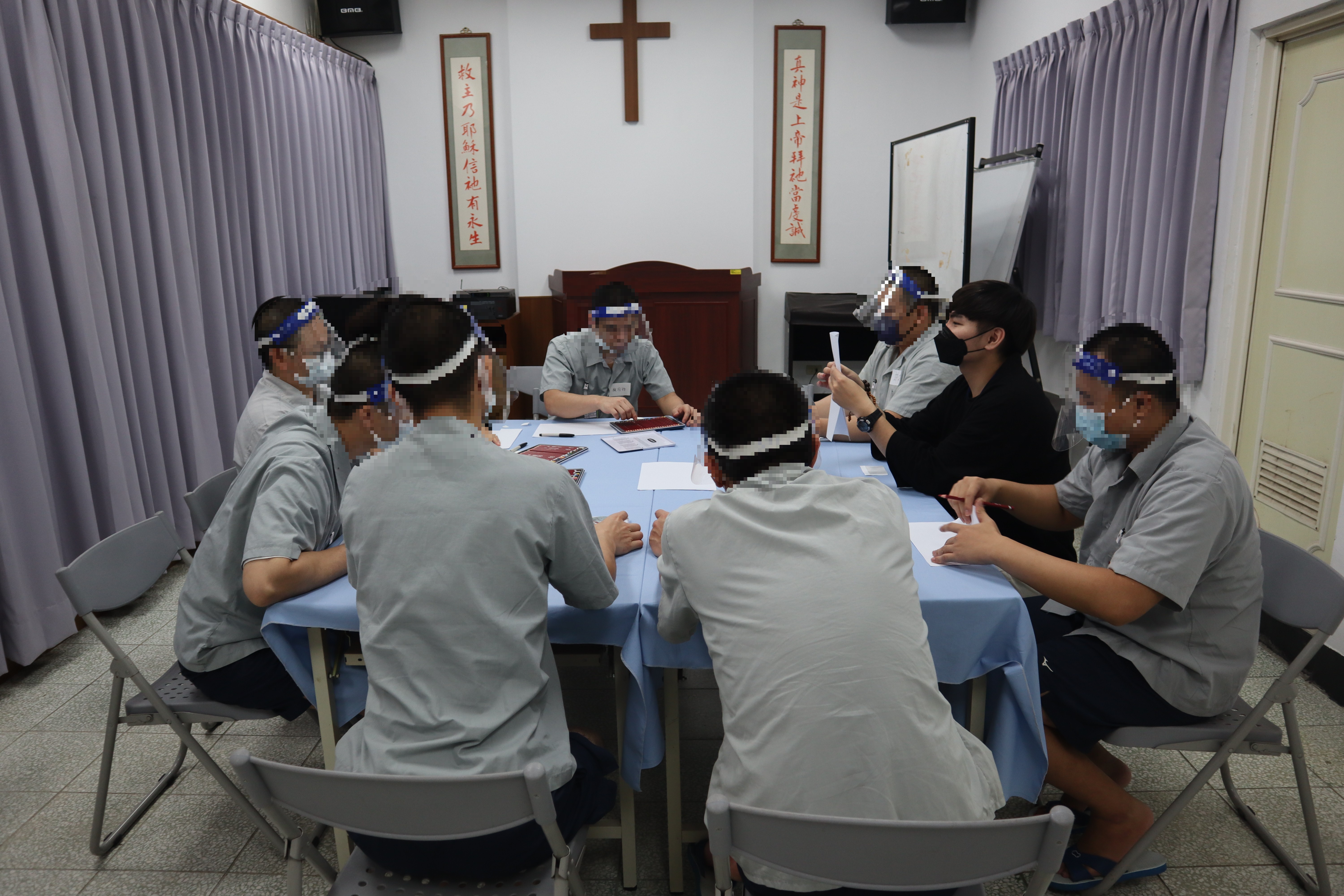 Psychologists share works with inmates