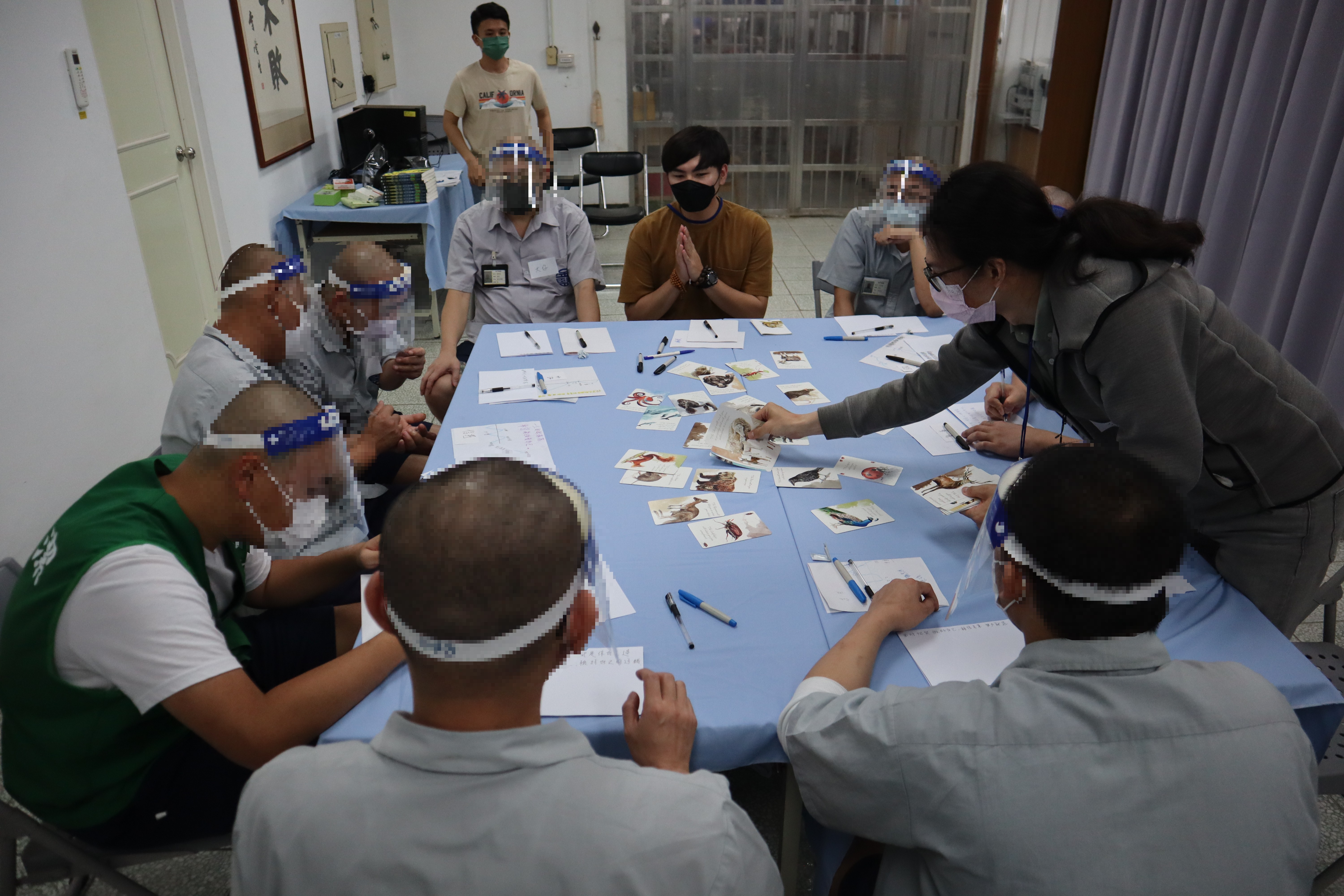 The psychologist uses the cards to interact with the inmates