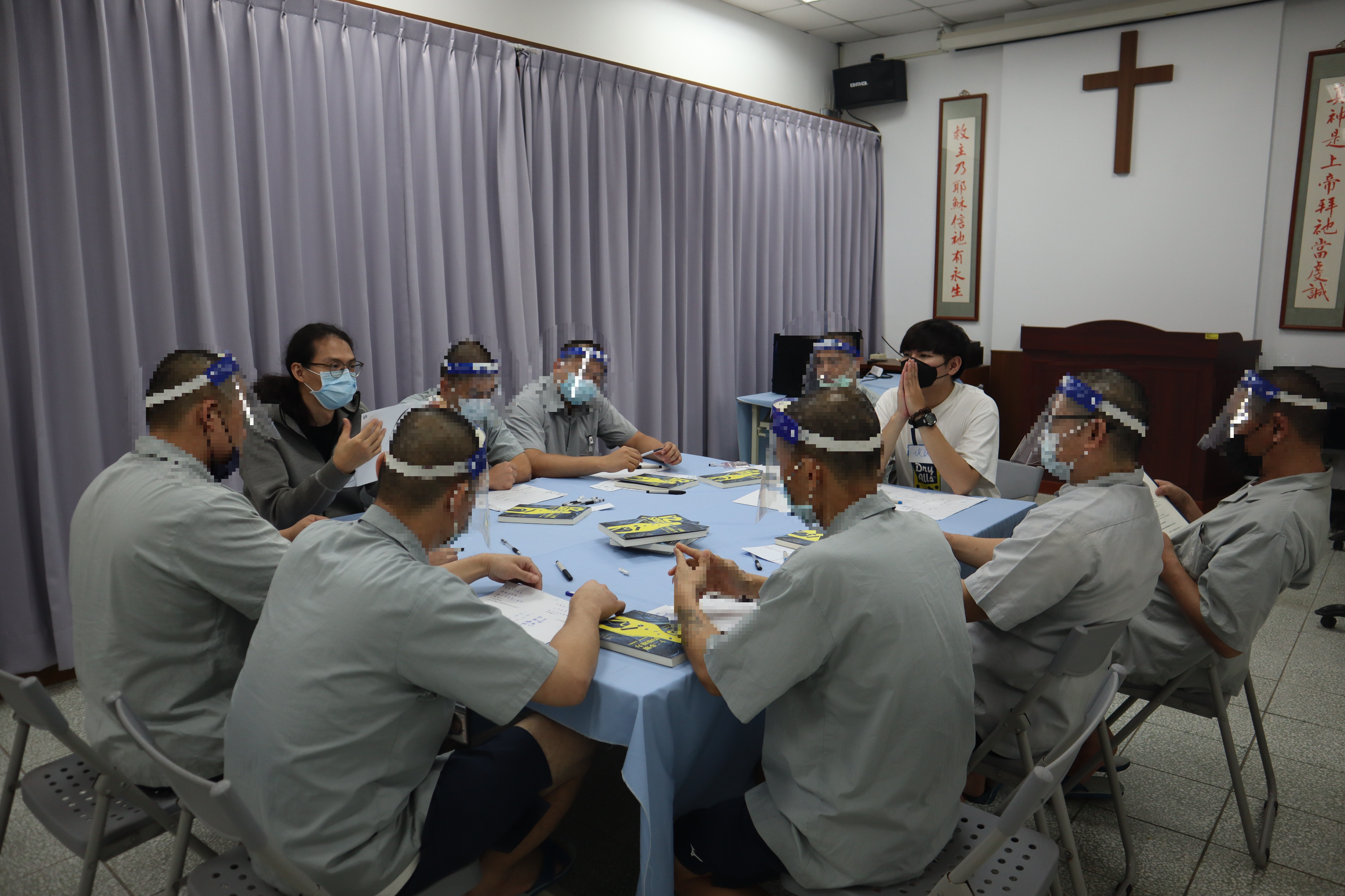 Psychologists share their reading experiences with inmates