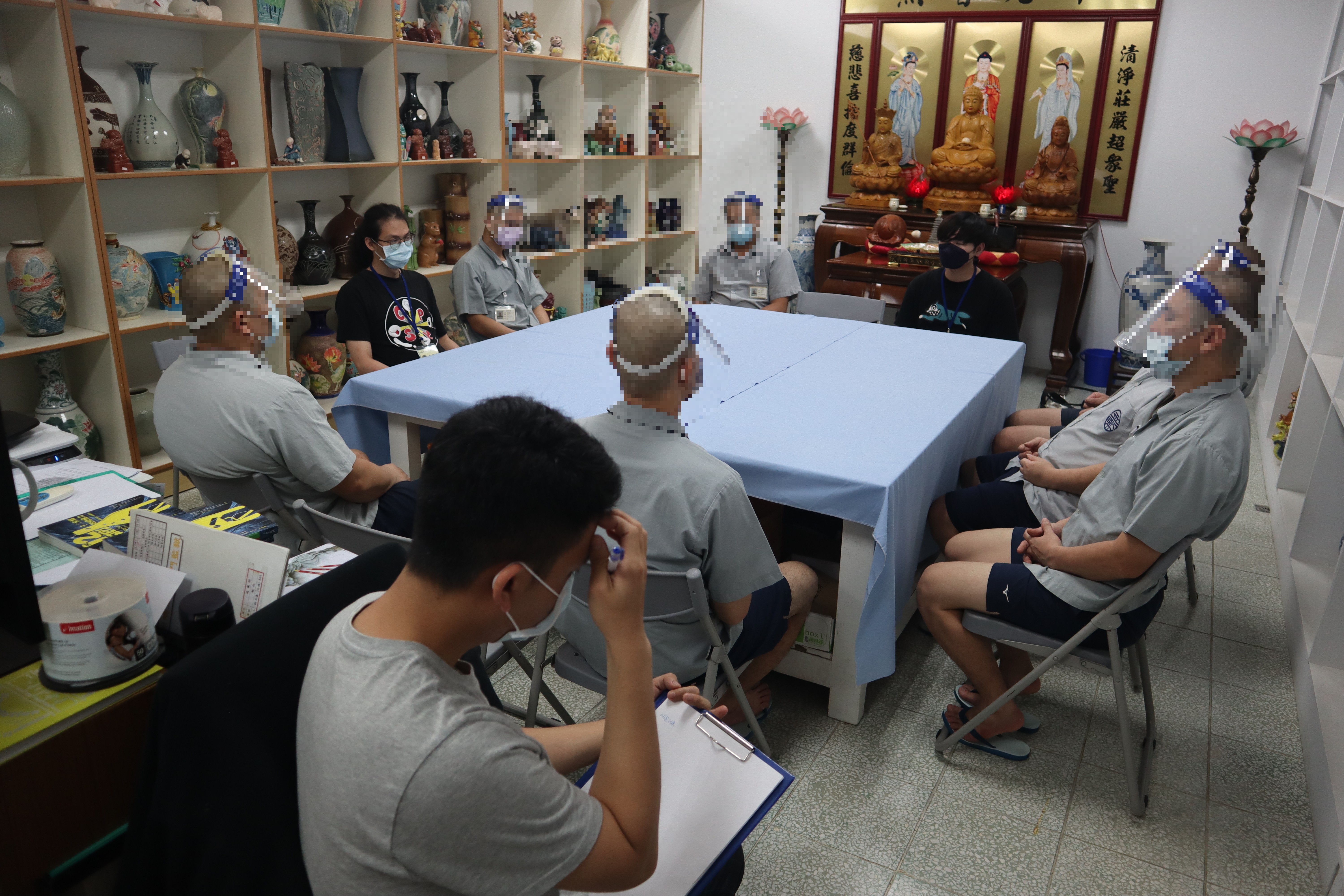 Psychologists and inmates conduct relaxation training and silent meditation