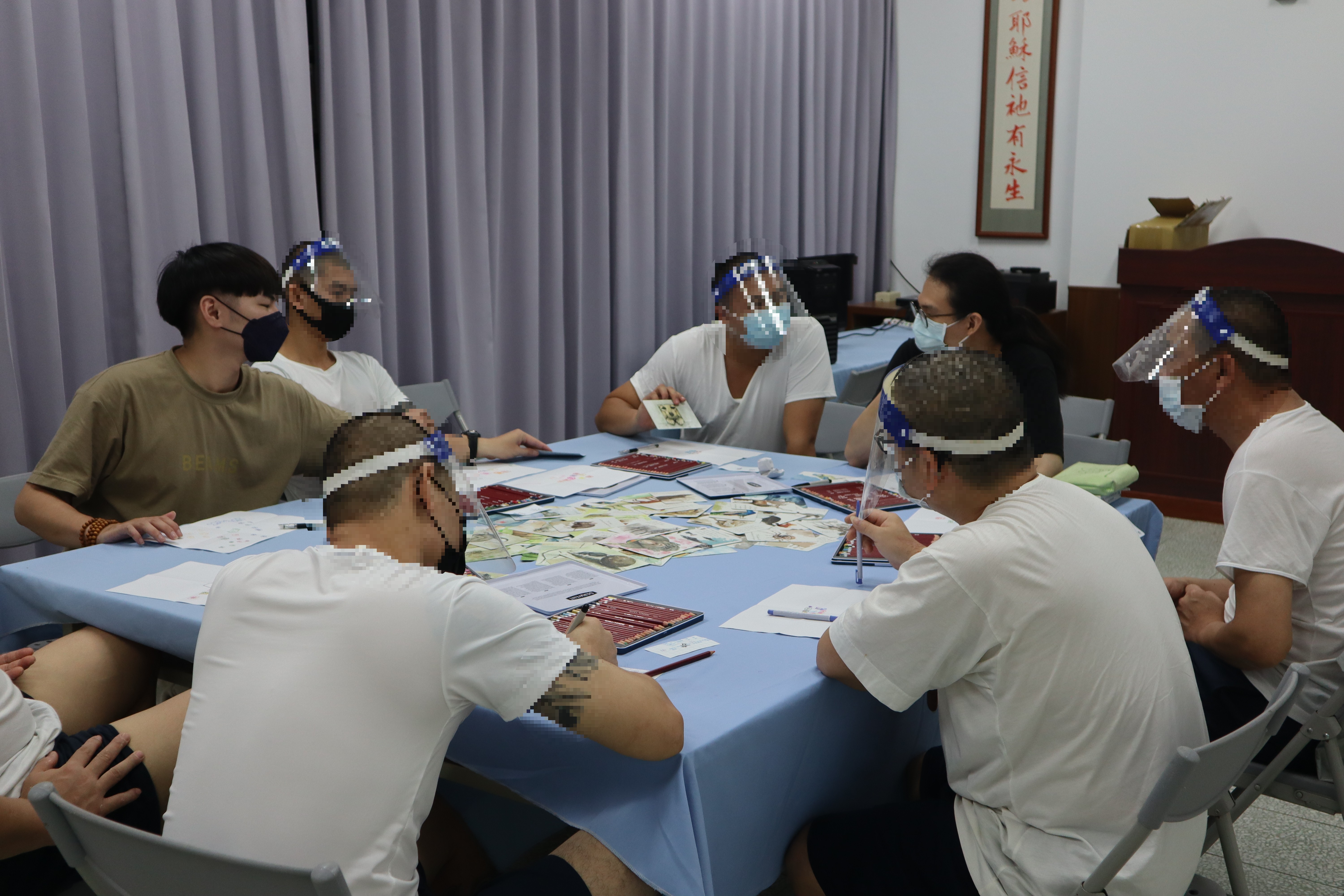 (Psychologists interact with inmates)