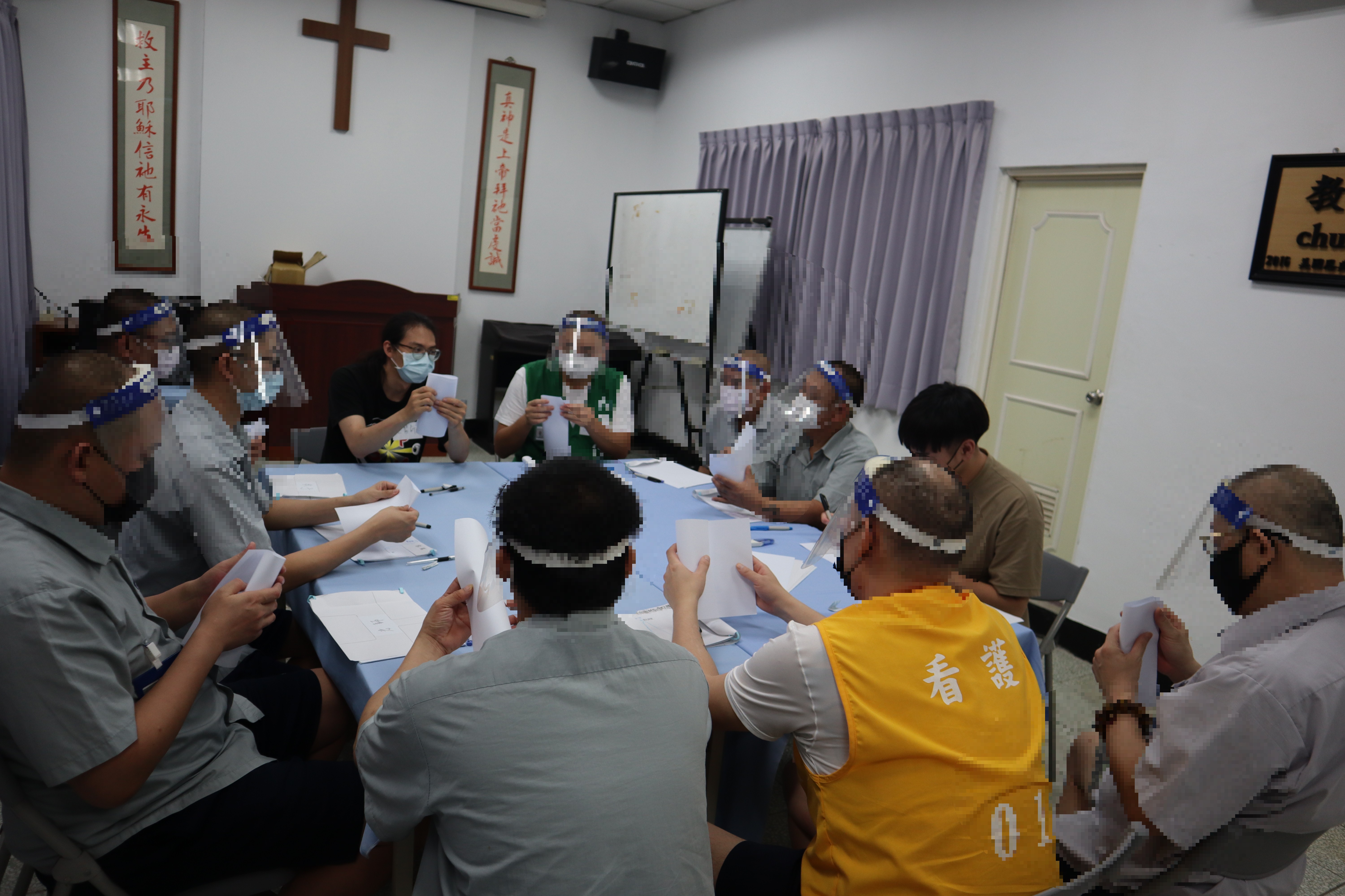 (Psychologists lead inmates to make works)