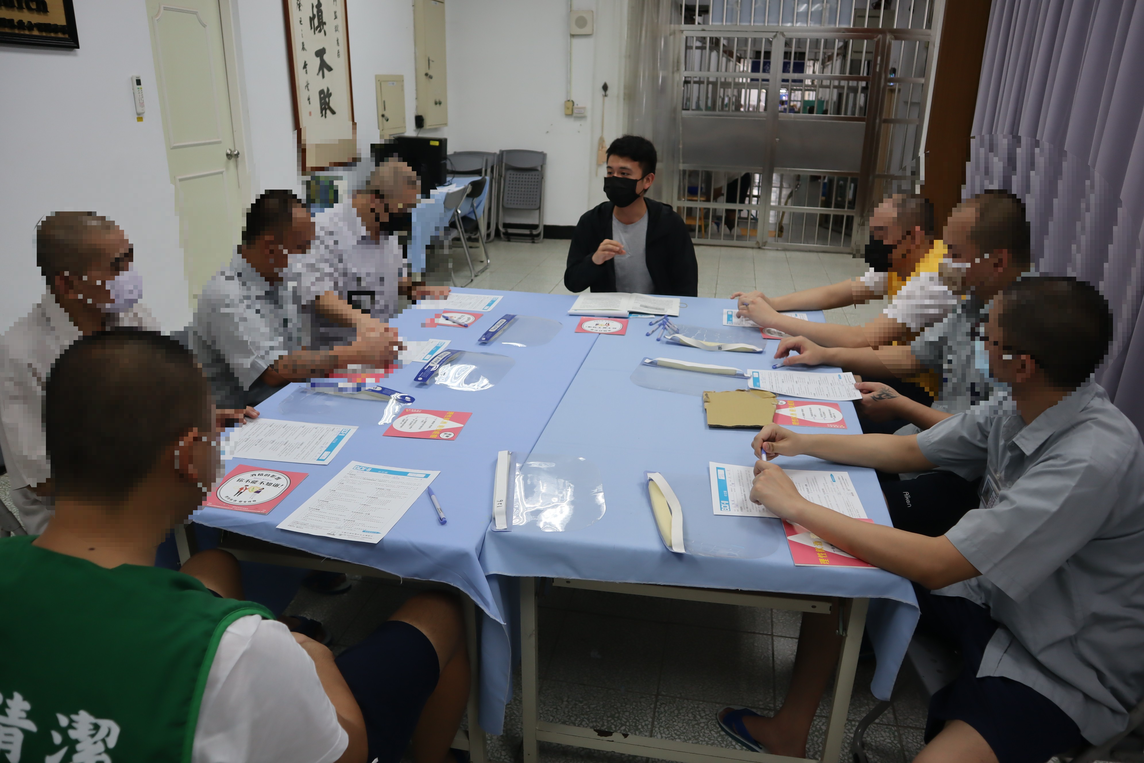 Counselor speaks to inmates about the seriousness of drunk driving