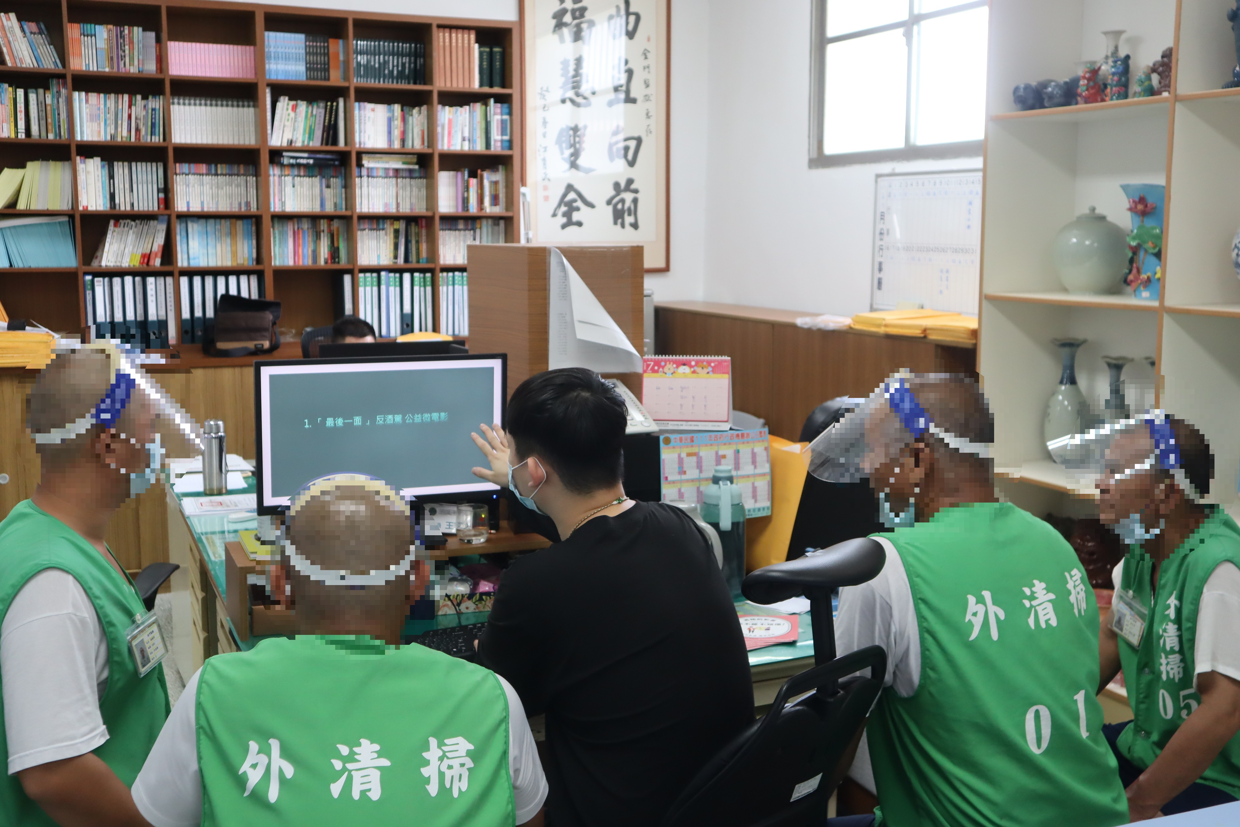 Social workers show the promotional video used in this meeting